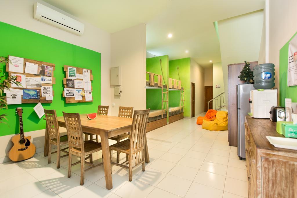 The Eco-Living Hostel เดนปาซาร์ ภายนอก รูปภาพ